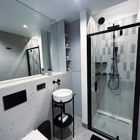 Composition 23 With Blue Circle Διαμέρισμα *