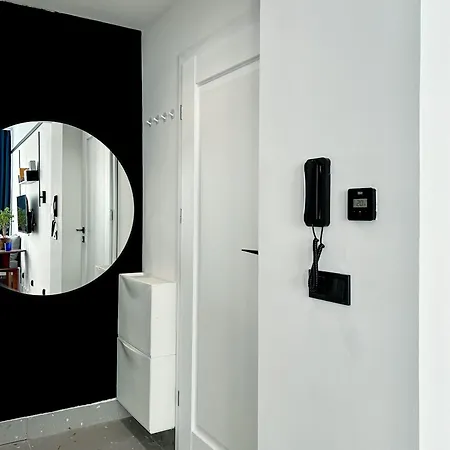 Apartman Composition 23 With Blue Circle *