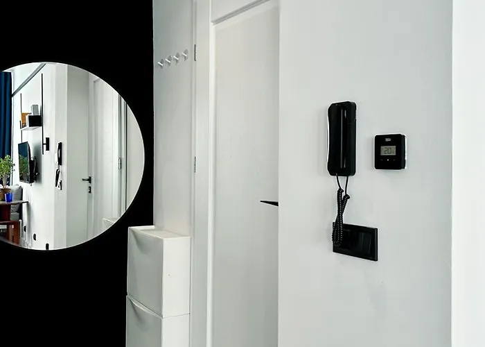 شقة Composition 23 With Blue Circle *