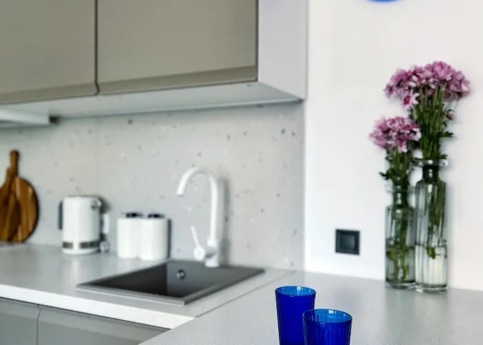 شقة Composition 23 With Blue Circle *